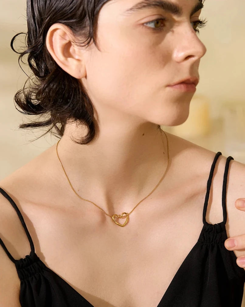Colar Coração Vazado Banhado em Ouro 18k