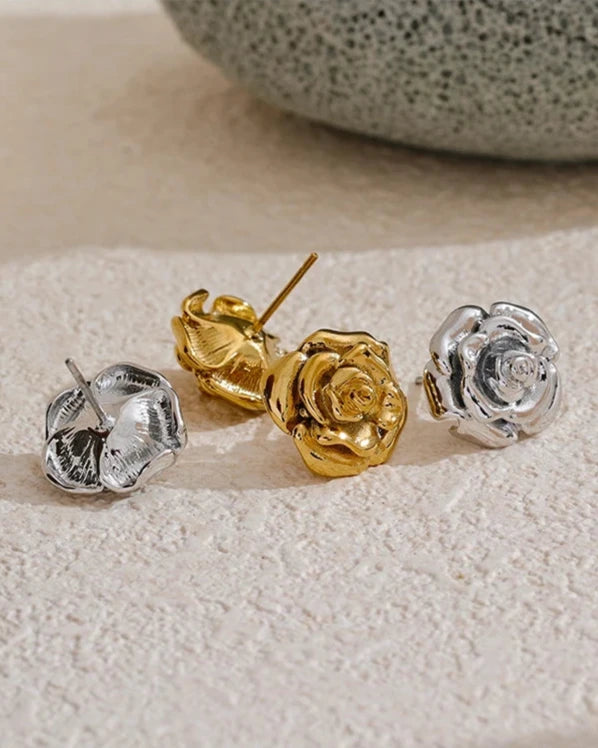 Brinco Flor de Rosa Banhado em Ouro 18k