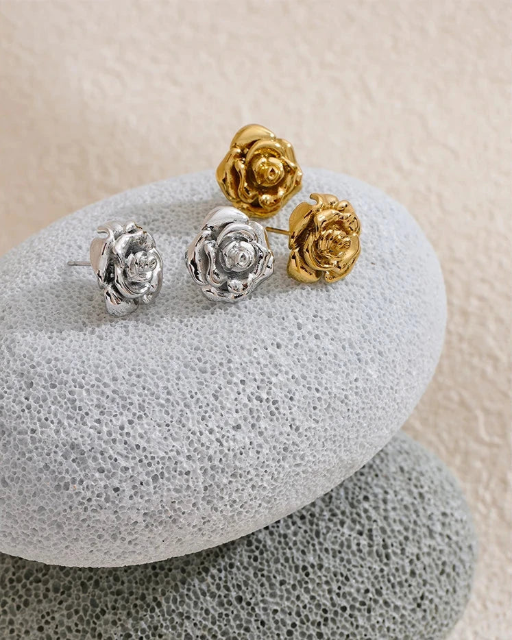 Brinco Flor de Rosa Banhado em Ouro 18k