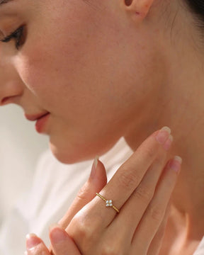 Anel Cravejado Bolinhas no Aro Banhado em Ouro 18k