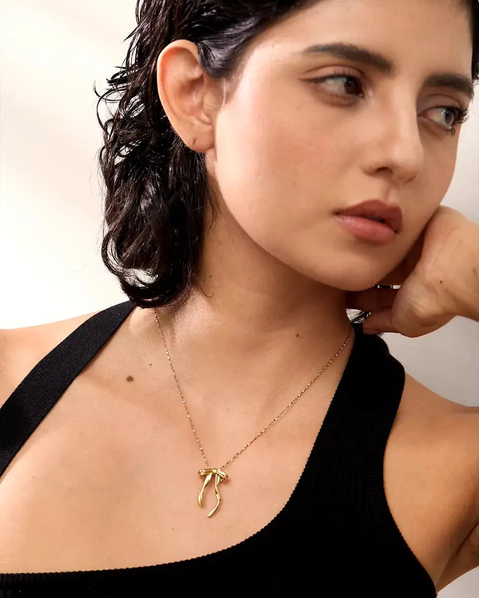 Colar Laço Dourado Banhado em Ouro 18k