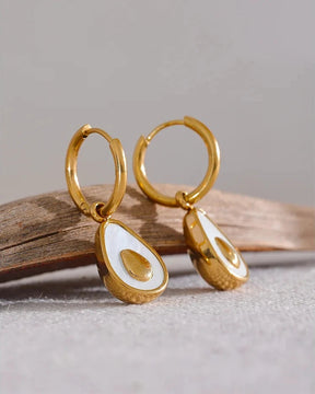 Brinco Abacate Concha Natural Banhado em Ouro 18k